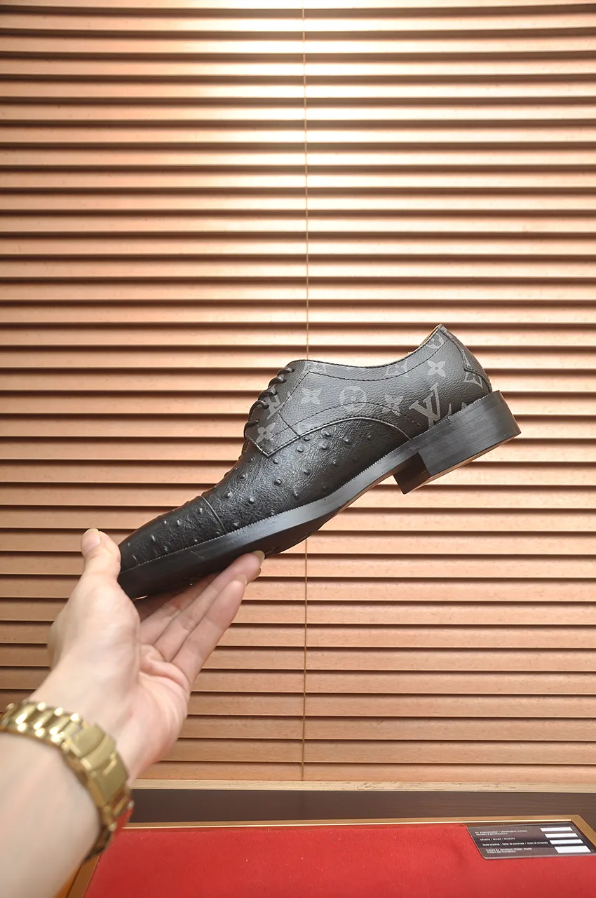 Men's men's shoes 💰500💶 [LV] (original single cowhide lining) 🍀LV's latest genuine leather business suit shoes are launched simultaneously on the official website. The first-layer cowhide imported from Italy is made of heavy gold, 💥official website 1:1 rubber outsole. Versatile to wear, high-end without losing class, and the color combination is extraordinary. This four-season style is alluring when worn on your feet, showing off your big-name flair. Standard code 38-45 (45 customized)
